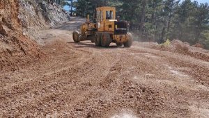 Büyükşehir'den Kaş grup yollarına bakım