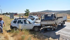 Ciple kamyonet çarpıştı: 4 yaralı
