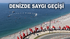 Denizde saygı geçişi
