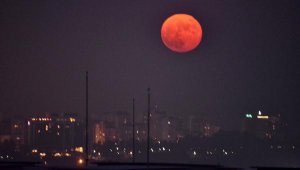 Dolunay, Antalya'da hayran bıraktı