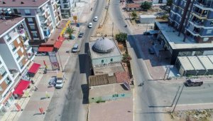 Eski cami yol ortasında kaldı, 80 gönüllü gözleme satarak yeni cami yaptırıyor