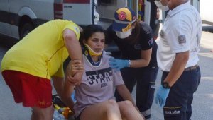 Golf sahasına dalan aracın sürücüsü yaralandı