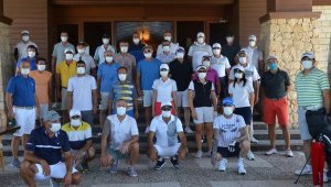 Golfçülerden 'maskeni tak, mesafeni koru' mesajı