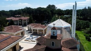 Hristiyan turistler 'Hoşgörü Bahçesi'nde İslamiyeti seçti