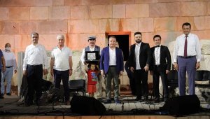 İlk meclis binasından müzik sesi yükseldi