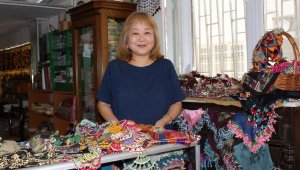 Japon kadın, Türk el sanatları koleksiyonu oluşturdu