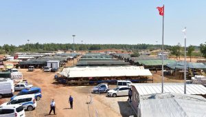 Kepez'in kurban pazarları dezenfekte edildi