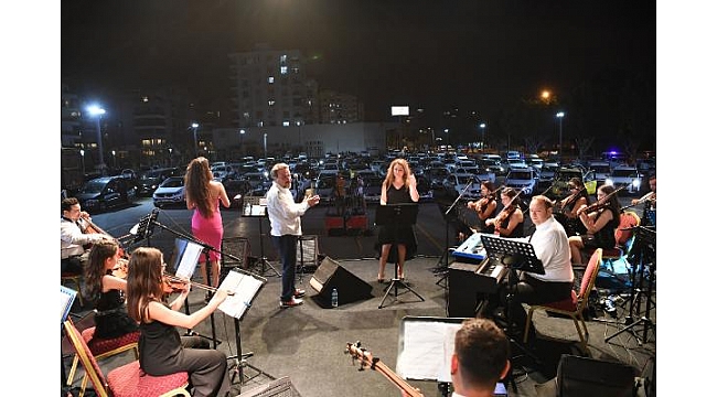 Konyaaltı�nda �Park Et Seyret�te alkışların yerini farlar aldı GÜNDEM