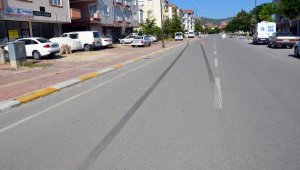 Motosikletlinin öldüğü kazada, minibüsün 90 metrelik fren izi