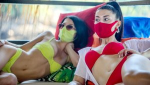 Plaj ve sahillerde 'trikini' modası