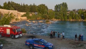 Serinlemek için girdiği Köprüçayı Irmağı'nda boğuldu