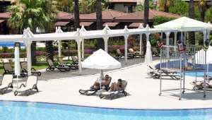 Tatilciler otellerdeki Covid-19 önlemlerinden memnun