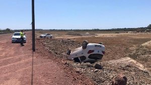 Yaşlı çift, takla atan araçtan yaralanmadan çıktı