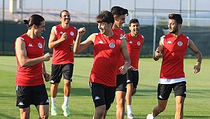 Antalyaspor,  7 futbolcuyla  yollarını ayırdı