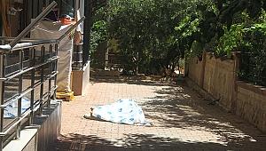 Balkondan düştü öldü