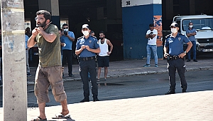 Bıçakla intihar girişiminde bulundu, polis yardım sözüyle vazgeçirdi