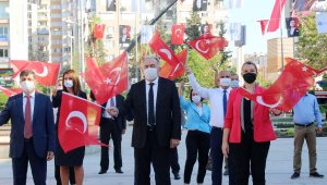 Büyükşehir Belediyesi'nde Zafer Bayramı kutlaması 