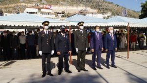 Finike'de Zafer Bayramı törenle kutlandı