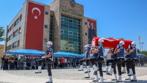 Gazi polis törenle son yolculuğuna uğurlandı