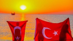 Gün doğumunda 'Zafer Bayramı' coşkusu