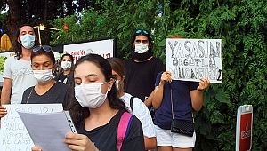 Kadınlardan kafe önünde protesto