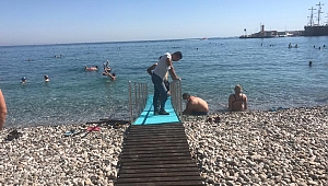 Kemer belediyesi engelleri kaldırıyor