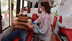 Kepez’den Kızılay’a destek