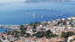 Meis Adası karşısında, teknelerle 30 Ağustos kutlaması