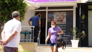 Platonik aşık ablayı bıçakladı