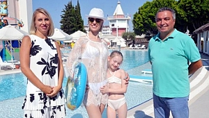 Rus turist, turizmcinin yüzünü güldürdü