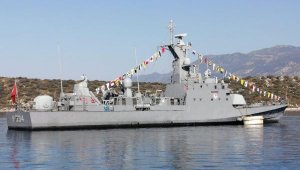 Türk savaş gemilerinin Kaş'taki bekleyişi sürüyor 