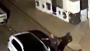 Alkollü kişi, araçları yumruklayıp, bağırdı