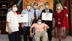 AÜ'YE 'ENGELSİZ ÜNİVERSİTE' ÖDÜLÜ