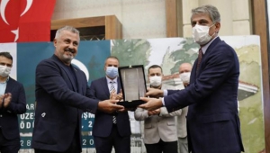 Başkan Sözen ödülünü aldı