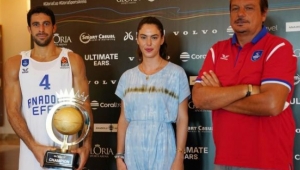 Gloria Cup'ta Anadolu Efes'ten çifte şampiyonluk