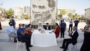 Kent Meydanı’nda  görkemli nikah töreni