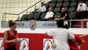 Meleklerinden  gövde gösterisi