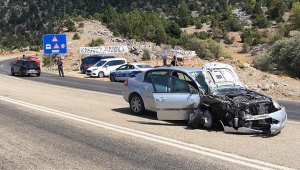 Otomobille çarpışan motosikletin sürücüsü öldü