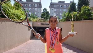 Otoparkta hayal etti, kortta şampiyon oldu