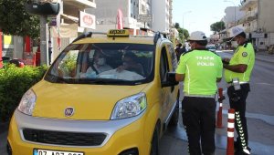 Polisten maske ve trafik uygulaması
