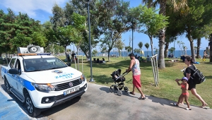 Sahilde 3 dilde 'maske, sosyal mesafe' anonsu