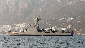 Türk fırkateyni, Meis Adası önünden geçti