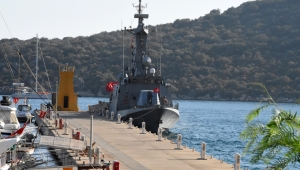 Türk hücümbotu  Marina'ya demirledi