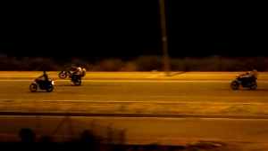 Yapımı süren yolda tehlikeli sürüş