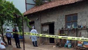 Yaşlı kadın kendini astı