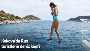 Kekova'da Rus turistlerin deniz keyfi