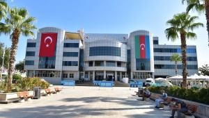 Kepez bayraklarla donatıldı