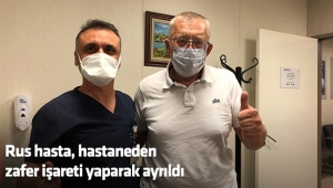 Rus hasta, hastaneden zafer işareti yaparak ayrıldı
