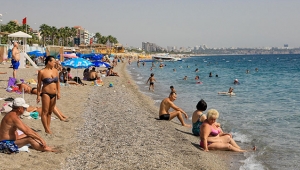  Sahil turistlere kaldı