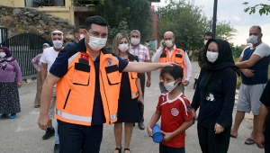 Tütüncü çocukları sevindirdi